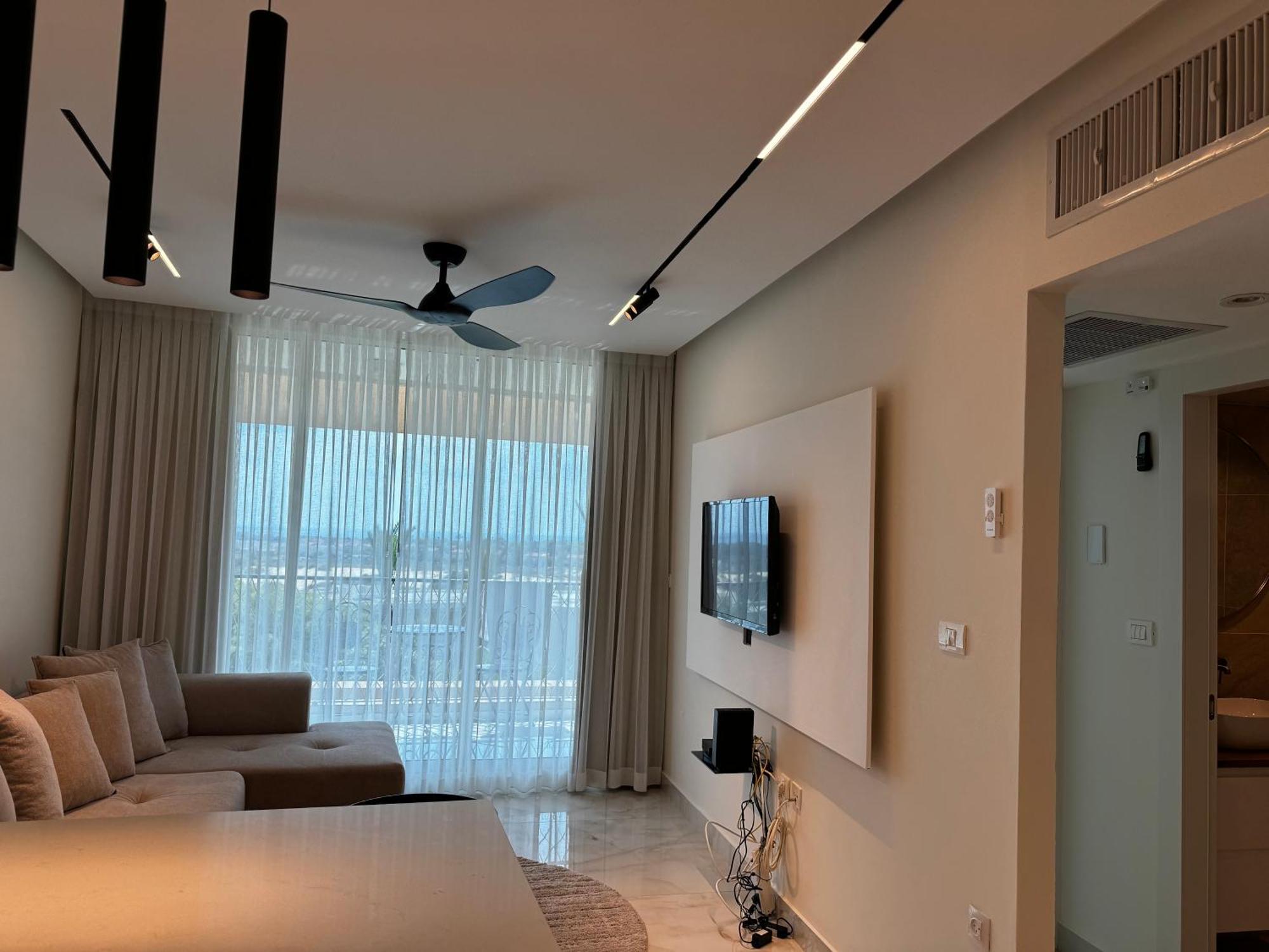 Deluxe Suite Кесарія Екстер'єр фото